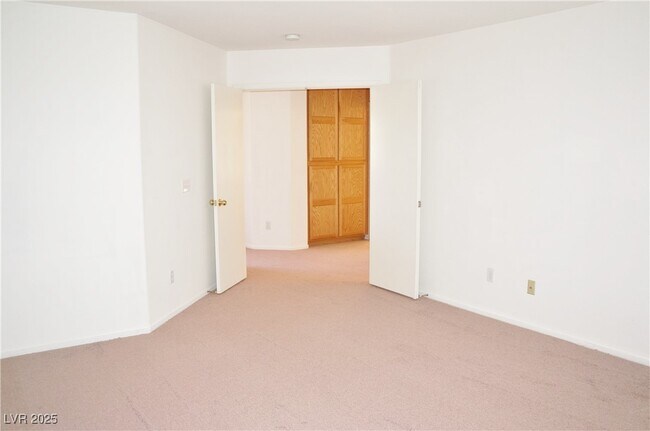 Building Photo - 932 Ribbon Grass Ave