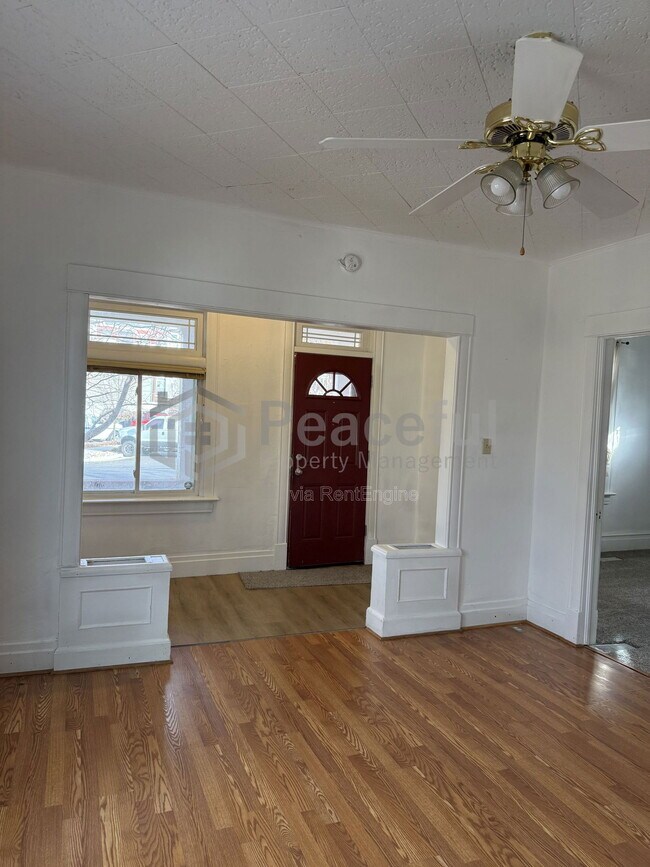 Building Photo - 128 E Truman Ave