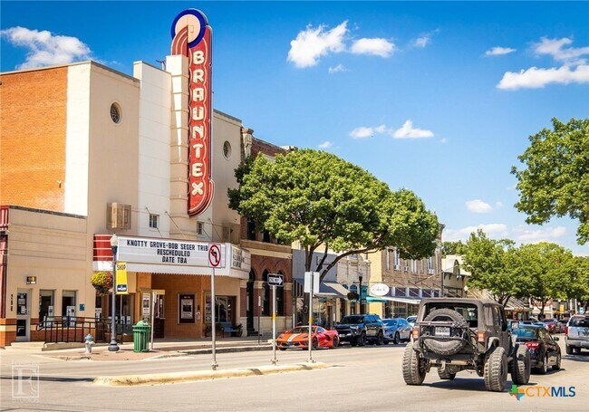Building Photo - 2052 Gruene Rd