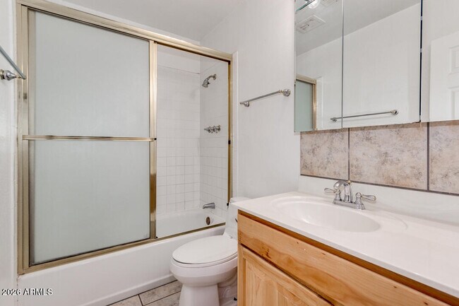 Building Photo - 211 E Geneva Dr