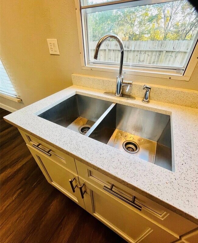 Building Photo - 33323 Falcon Spring St