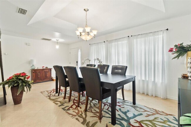 Building Photo - 1728 Kadashow Ave