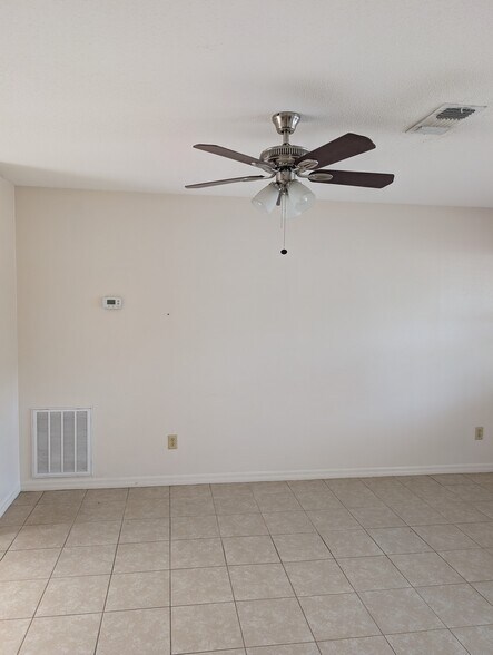 Building Photo - 371 NW Lake City Ave