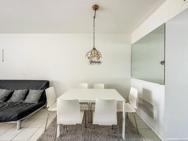 Building Photo - 3280 Lake Osborne Dr