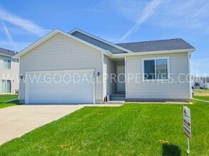Building Photo - 3 Bedroom, 2 Bathroom Single Family Ranch with 2-Car attached garage