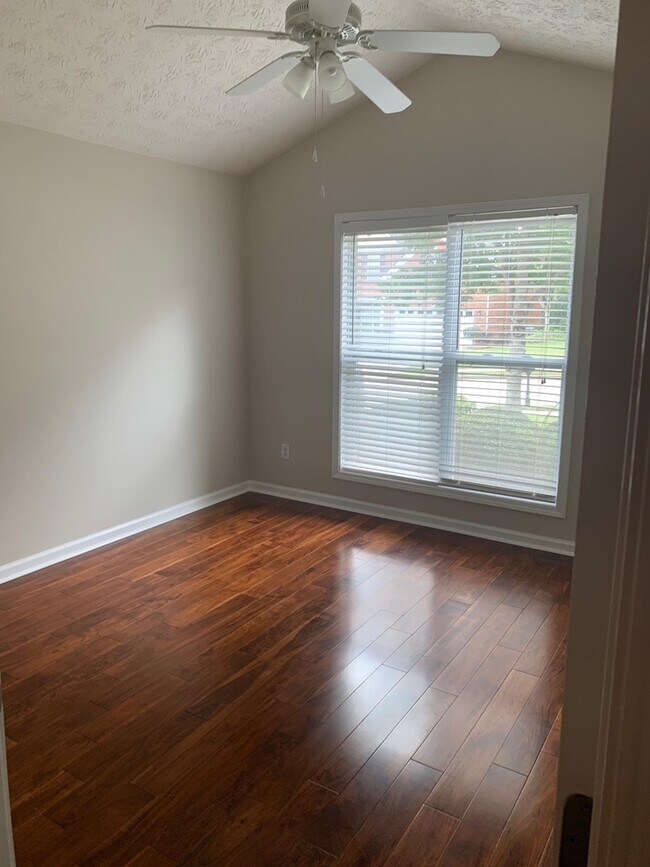 Building Photo - 1002 Simonton Glen Dr SE