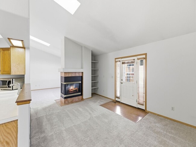 Building Photo - Beautiful Home with New Carpets, Fenced Yard, A/C, and Finished Basement!