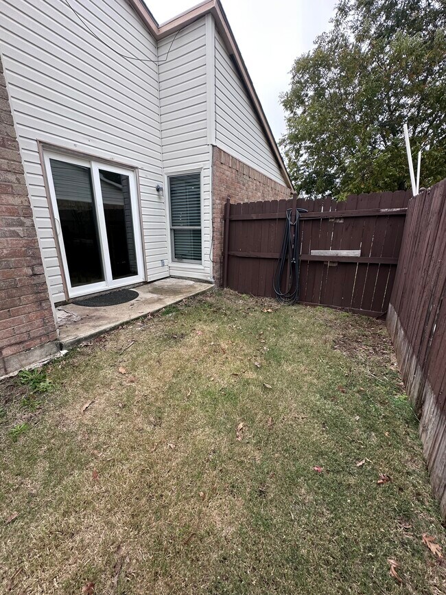 Building Photo - 6916 Elliot Ct