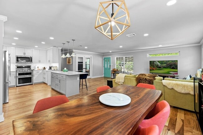 Building Photo - 3307 Garden Villa Ln