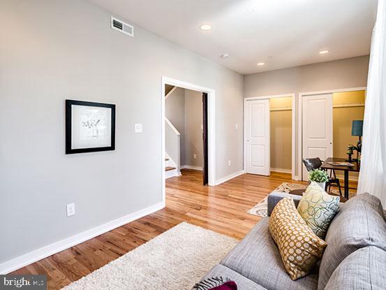 Building Photo - 4427 Mitchell St