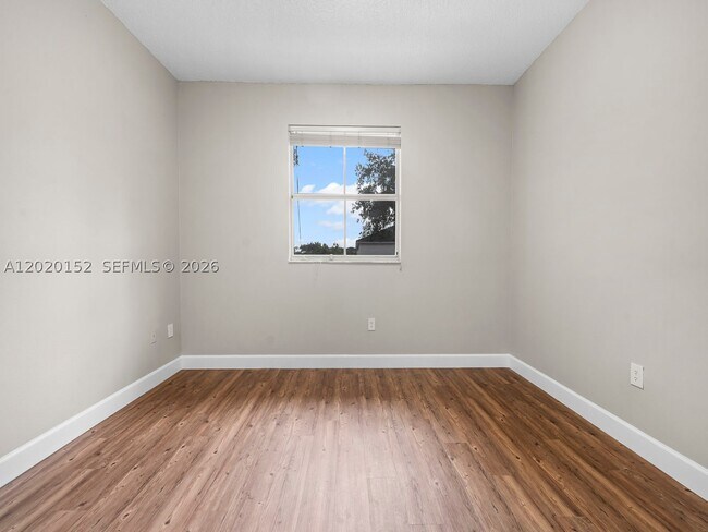 Building Photo - 1049 NE 42nd Ave