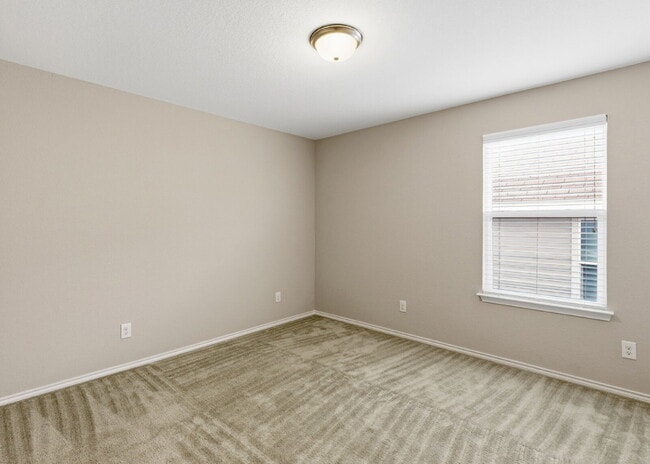 Building Photo - Move-In Ready Home in Landmark Pointe with Included Appliances