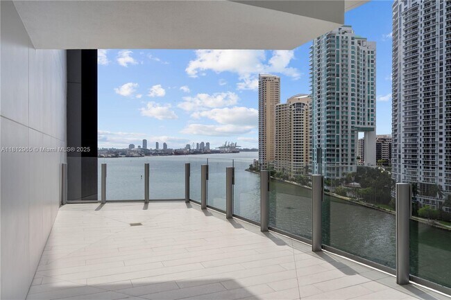 Building Photo - 300 Biscayne Blvd Way