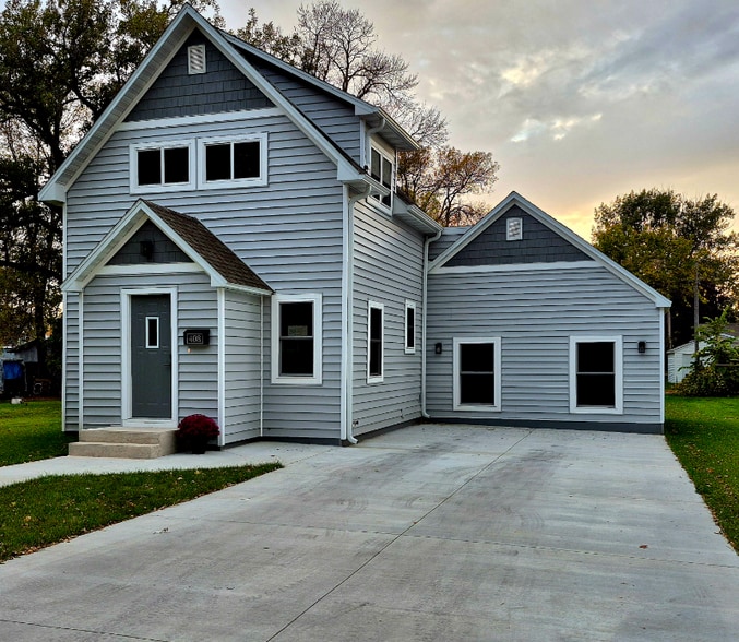 Primary Photo - 408 Lake St