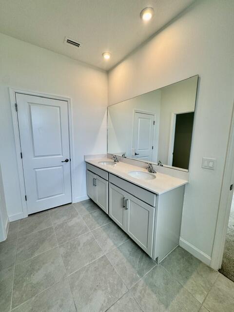 Building Photo - 14043 SW Thorens Dr