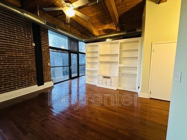 Building Photo - 1060 Worlds Fair Park Dr