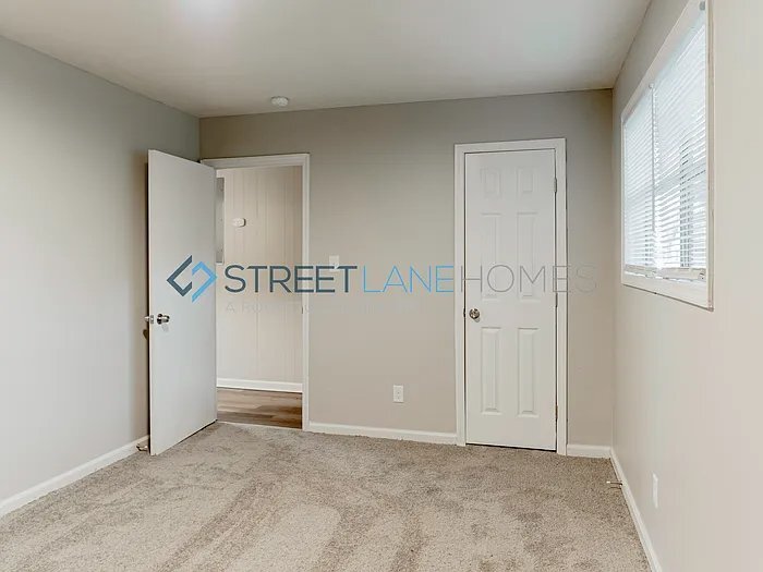 Building Photo - 18 Taylor St