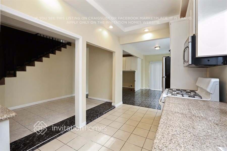 Building Photo - 3886 La Salle Ave