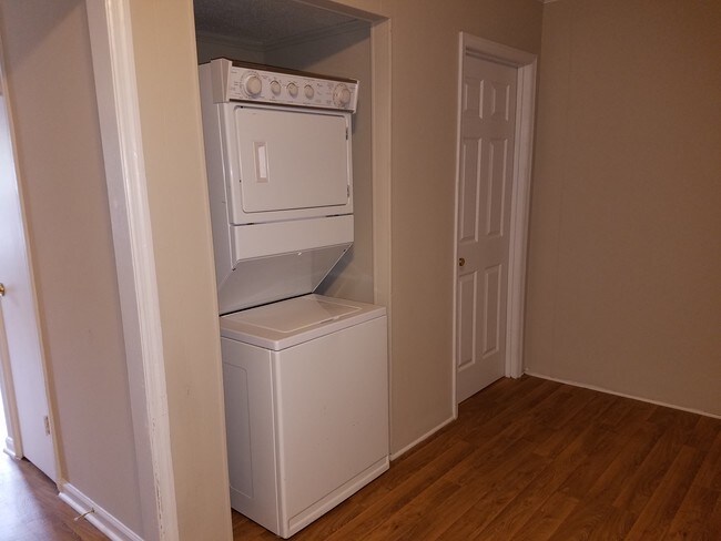 Building Photo - 3624 Yarbrough Ave