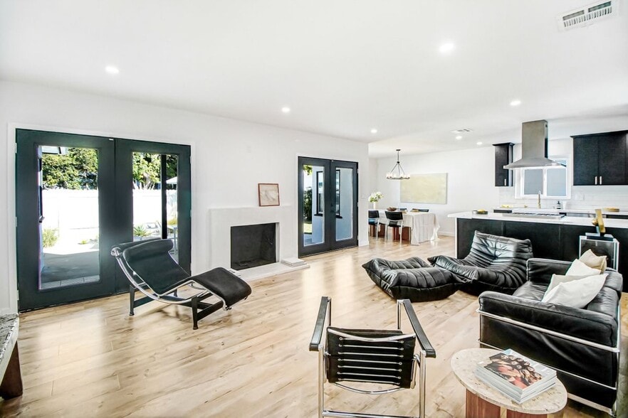 Building Photo - 7425 W 88th Pl