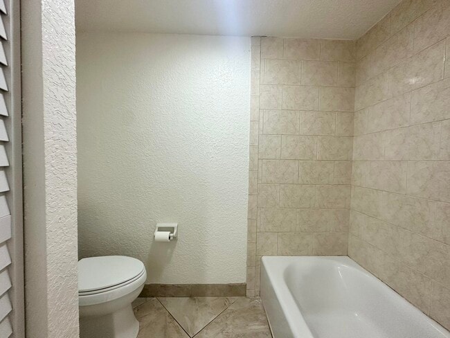 Building Photo - 63 Lake Arbor Dr