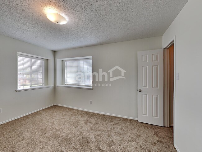 Building Photo - 3222 Blue Jay Ln