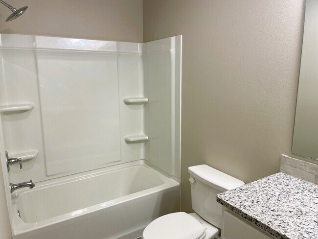 Building Photo - Stunning Home Located in Northwest Corrido...