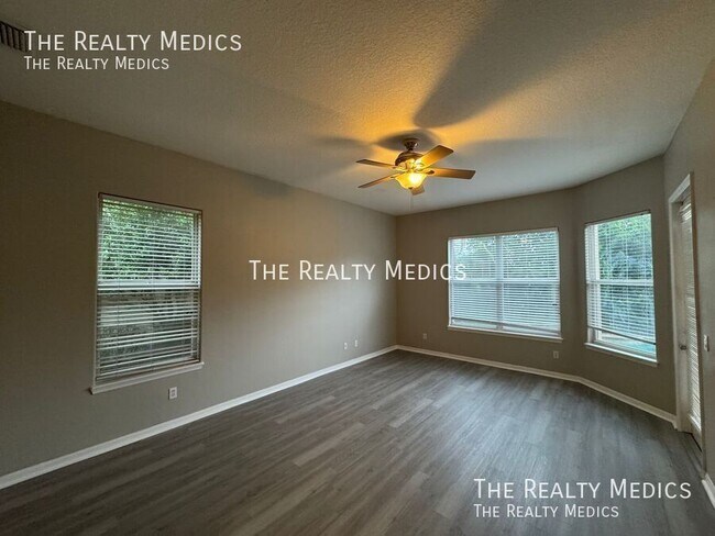 Building Photo - 2521 Roat Dr