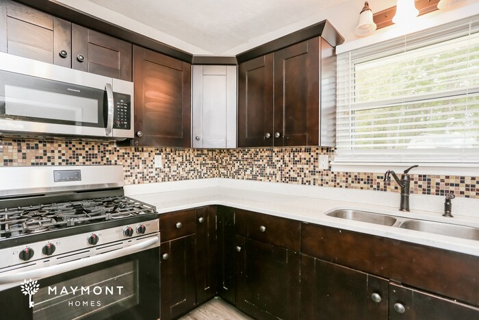 Building Photo - 8 Silverwood Dr