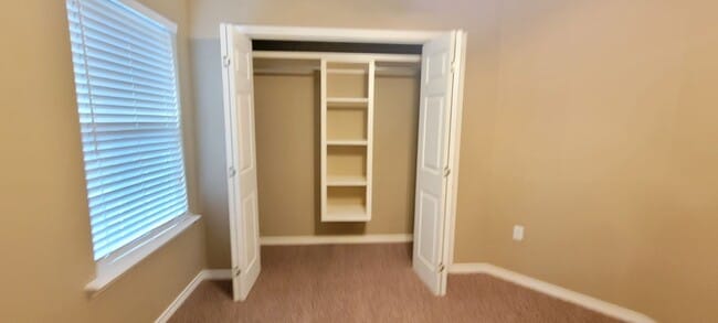 Building Photo - LARGE 4 BEDROOM HOME IN NORTHEAST CLOVIS
