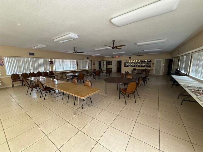 Building Photo - 6215 Coral Lake Dr