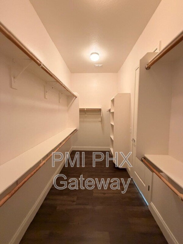 Building Photo - 2685 E Ebony Dr