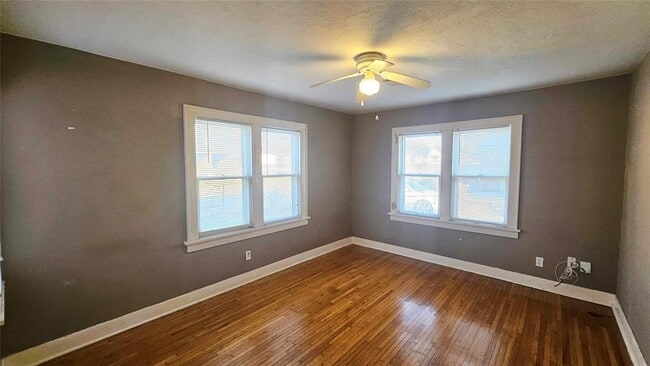 Building Photo - 2429 W Park Pl