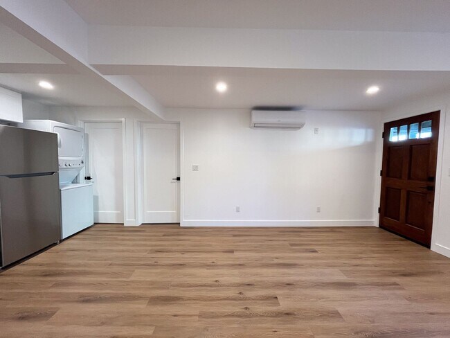 Interior Photo - 221 Sheldon St