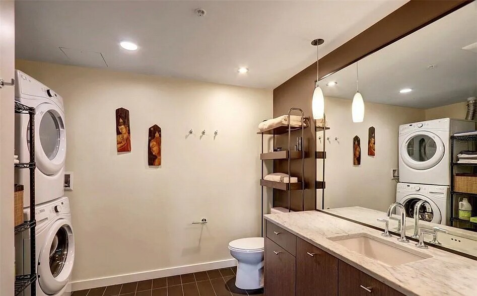 Building Photo - 1321 Seneca St