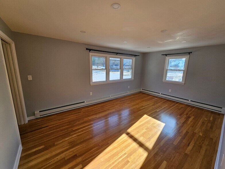 Building Photo - 1230 Smyth Rd