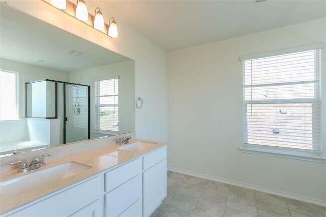 Building Photo - 8203 Knoxville Trl