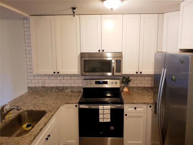 Building Photo - 15215 Amberly Dr