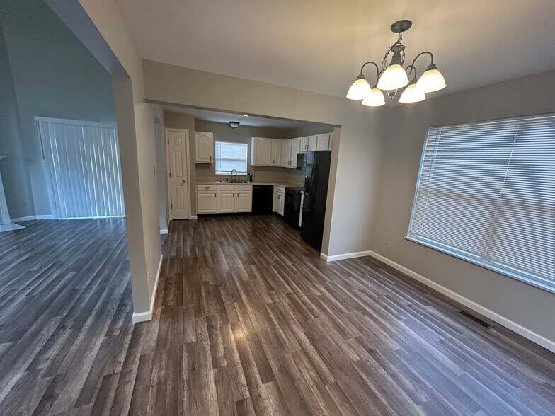 Building Photo - 331 Almond Tree Ct