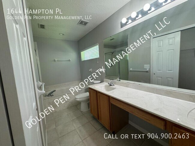 Building Photo - 1644 Hampton Pl