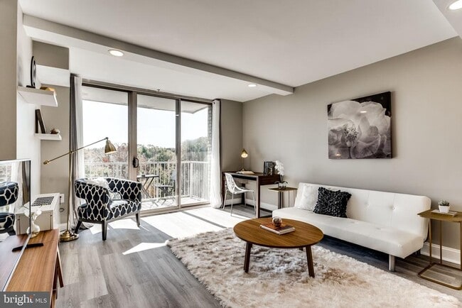 Building Photo - 2500 N Van Dorn St