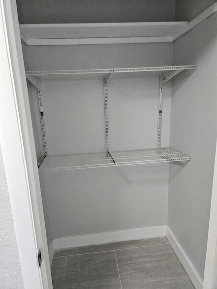 Building Photo - 2010 NE 33rd St