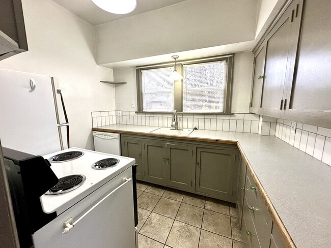 Building Photo - 423 S Coeur d'Alene St