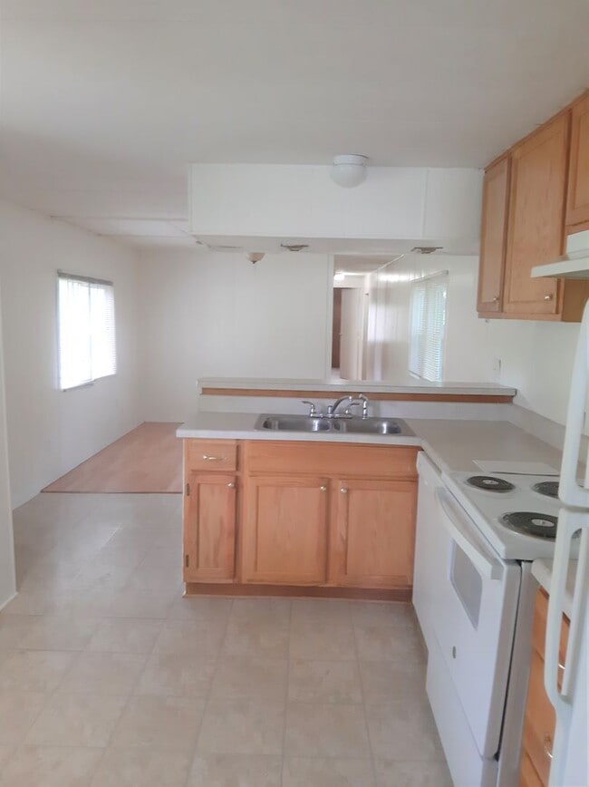 Building Photo - 3 Bedroom 1.5 Bath Mobile Home w/ Washer&D...