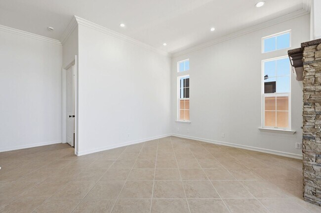 Building Photo - Luxury Coastal Living in Guard-Gated Ocean Colony