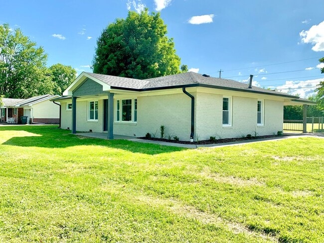 Building Photo - 427 Wayne Dr