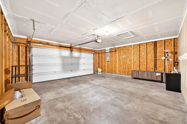 Building Photo - 2024 Shadow Creek Blvd