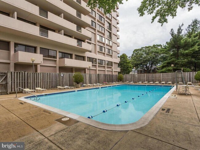 Building Photo - 4141 Henderson Rd