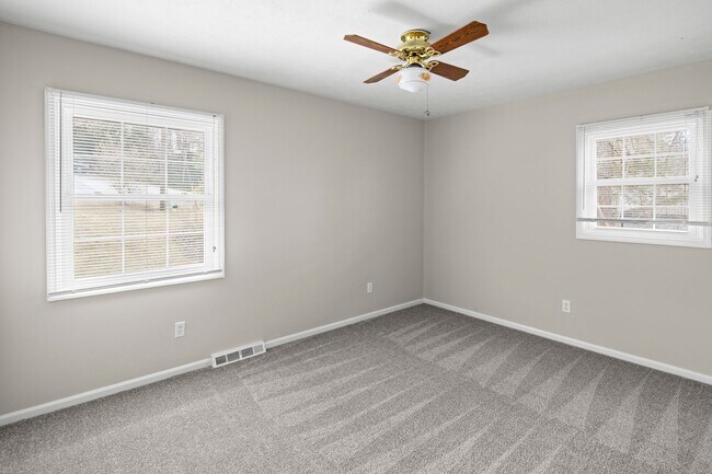 Building Photo - Spacious Ranch Home