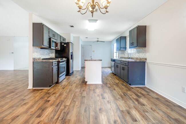 Building Photo - 873 Brande Ct